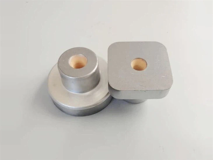 CNC QUICK CHANGE TUNDISH NOZZLE PLATE WITH ZIRCONIA INSERT